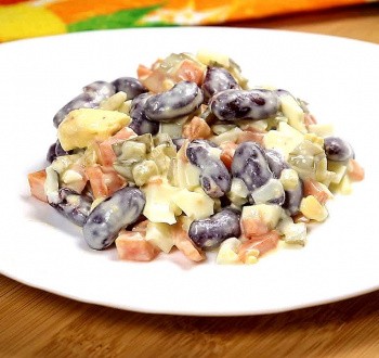 Салат с красной фасолью Салат с красной фасолью