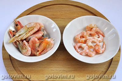 Салат с креветками, помидорами и сыром