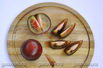 Салат с креветками, помидорами и сыром