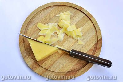 Салат с креветками, помидорами и сыром