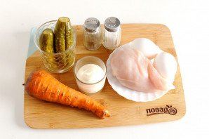 Салат с курицей и морковью