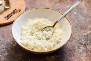 Салат с мидиями и рисом