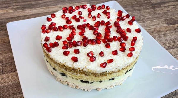 Слоеный салат-торт на праздничный стол, пошаговый рецепт с фото Слоеный салат-торт на праздничный стол, пошаговый рецепт с фото