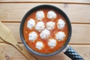 Тефтели в томатном соусе на сковороде