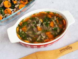 Заливное из куриных желудков Заливное из куриных желудков