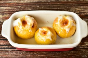 Запеченные яблоки с йогуртом Запеченные яблоки с йогуртом