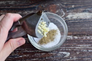 Засолка сала с чесноком и перцем Засолка сала с чесноком и перцем