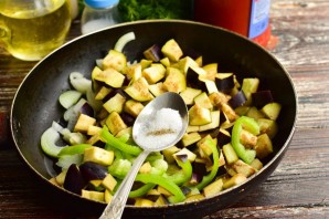 Баклажаны с томатной пастой