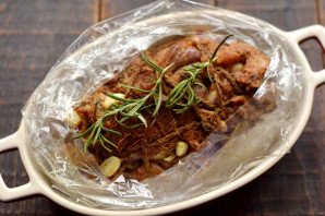 Буженина из говядины в рукаве