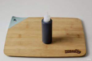 Черная икра из соевого соуса