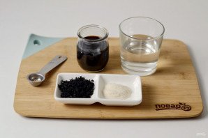 Черная икра из соевого соуса