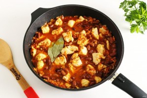 Фасоль с курицей