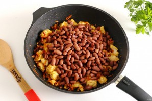 Фасоль с курицей