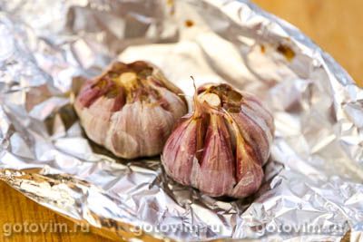 Хумус с печеным чесноком