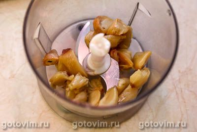 Хумус с печеным чесноком