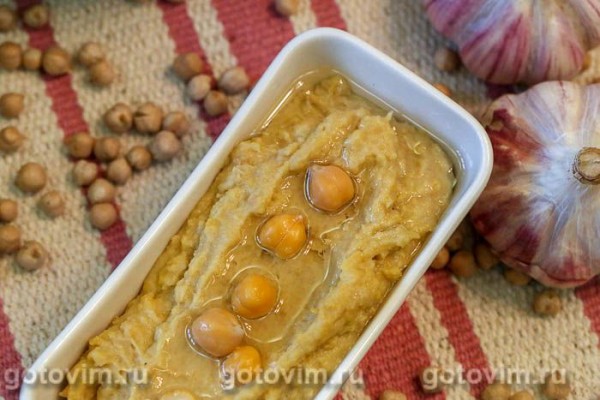 Хумус с печеным чесноком
