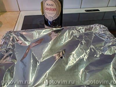 Индейка, запеченная с шалфеем и чесноком Индейка, запеченная с шалфеем и чесноком