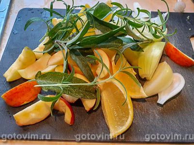 Индейка, запеченная с шалфеем и чесноком Индейка, запеченная с шалфеем и чесноком