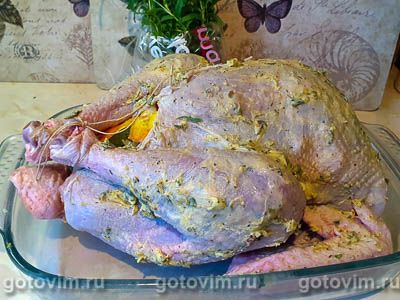 Индейка, запеченная с шалфеем и чесноком Индейка, запеченная с шалфеем и чесноком