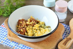 Яйца фаршированные килькой