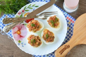 Яйца фаршированные килькой