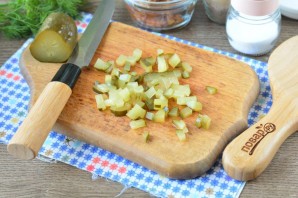 Яйца фаршированные килькой