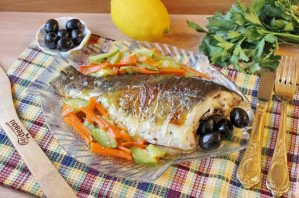 Карп на овощной подушке