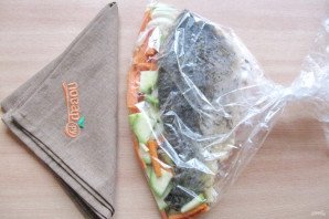 Карп на овощной подушке