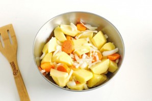 Кролик с картошкой в рукаве