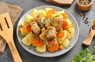 Кролик с картошкой в рукаве