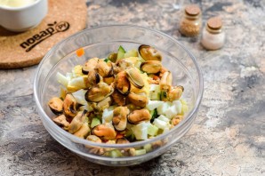 "Оливье" с мидиями