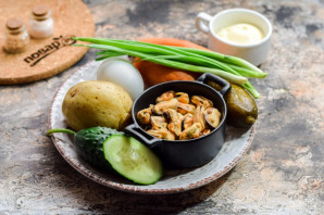 "Оливье" с мидиями