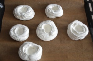 "Павлова" с лимонным курдом