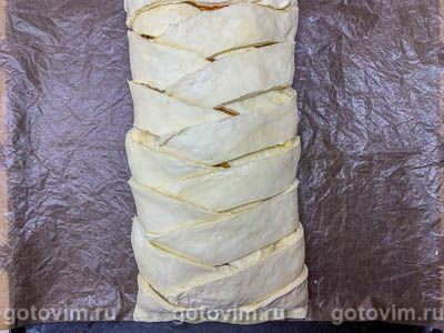 Пирог из слоеного теста с мясом, картофелем и морковью Пирог из слоеного теста с мясом, картофелем и морковью