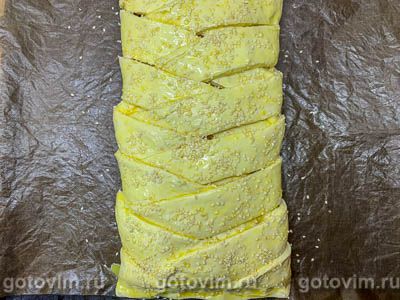 Пирог из слоеного теста с мясом, картофелем и морковью Пирог из слоеного теста с мясом, картофелем и морковью