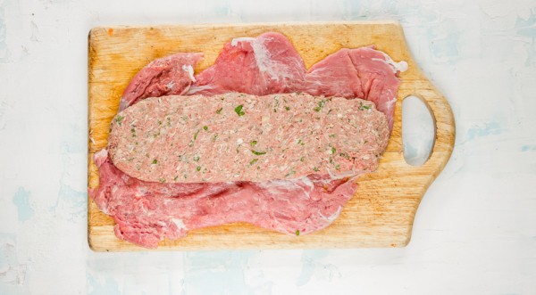 Праздничный мясной рулет, пошаговый рецепт с фото Праздничный мясной рулет, пошаговый рецепт с фото