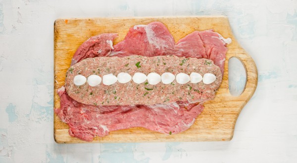 Праздничный мясной рулет, пошаговый рецепт с фото Праздничный мясной рулет, пошаговый рецепт с фото