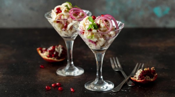 Салат из кальмаров с гранатами, пошаговый рецепт с фото