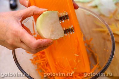 Салат из свежей тыквы с морковью, кольраби и медом 