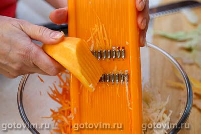 Салат из свежей тыквы с морковью, кольраби и медом 