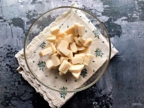 Салат с кальмарами, ананасами и крабовыми палочками Салат с кальмарами, ананасами и крабовыми палочками