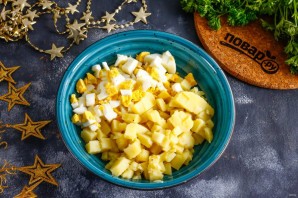 Салат с копченой колбасой на год Быка