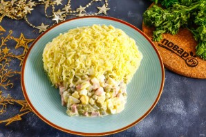 Салат с копченой колбасой на год Быка