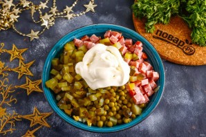 Салат с копченой колбасой на год Быка