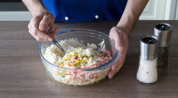 Салат с рисом, кукурузой и крабовыми палочками, пошаговый рецепт с фото Салат с рисом, кукурузой и крабовыми палочками, пошаговый рецепт с фото