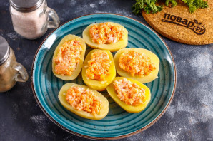 "Селедка под шубой" в картофельных лодочках