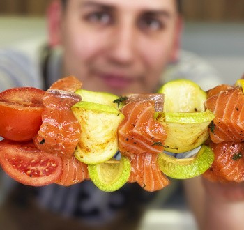 Шашлык из рыбы со сливочным соусом за 15 минут - Быстрый ужин, праздничный стол Шашлык из рыбы со сливочным соусом за 15 минут - Быстрый ужин, праздничный стол