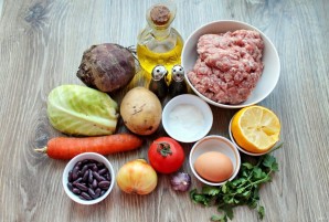 Сибирский борщ с фрикадельками и фасолью