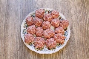 Сибирский борщ с фрикадельками и фасолью