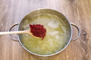 Сибирский борщ с фрикадельками и фасолью